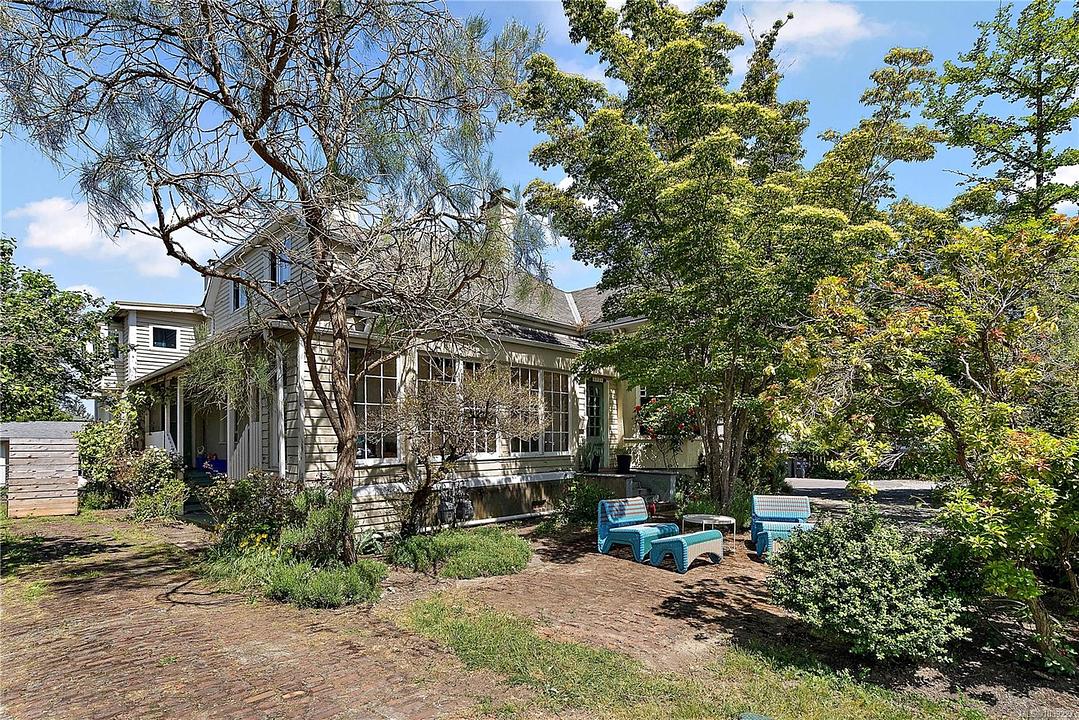 1736 Haultain Street, Victoria, BC