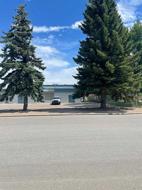 549 30 Street North, Lethbridge, AB
