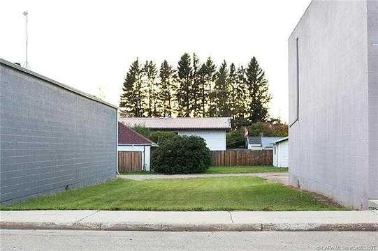 5106 50 Street, Eckville, AB