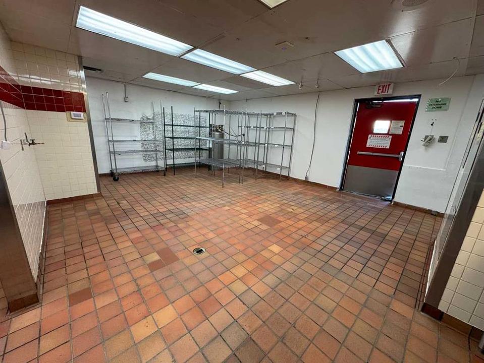 Q - 4710 17 Avenue Southeast, Calgary, AB