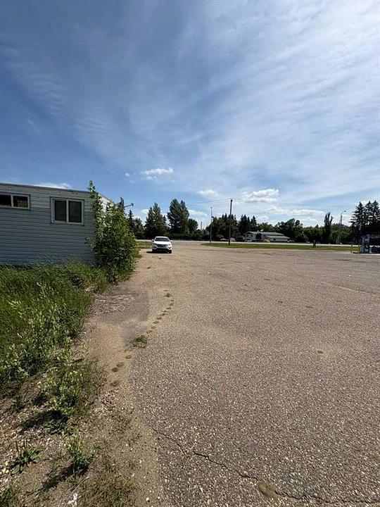 5702 2A Highway, Ponoka, AB