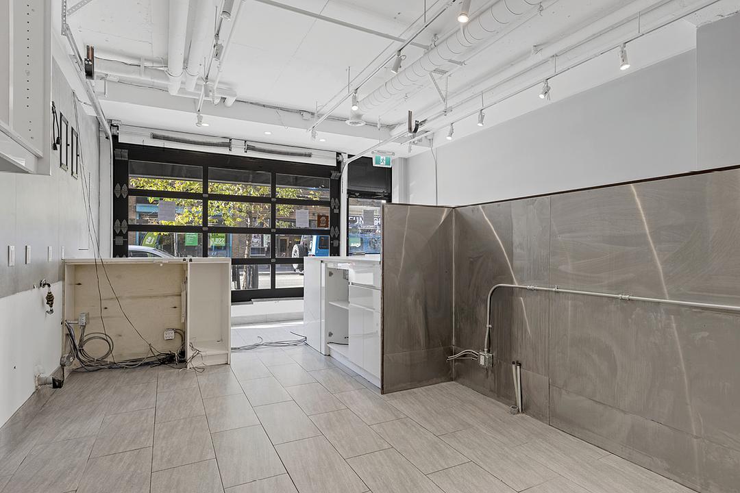 203 Bank St, Ottawa, ON