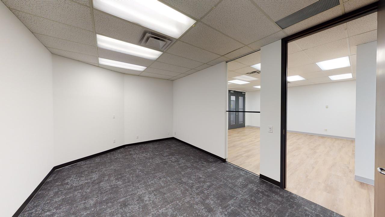 800 - 30 Eglinton Avenue West, Mississauga, ON