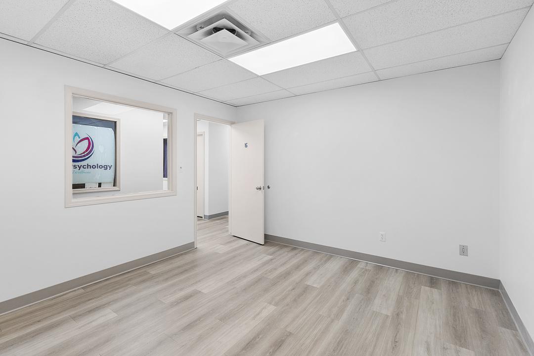 200 - 1974 Moss Court, Kelowna, BC