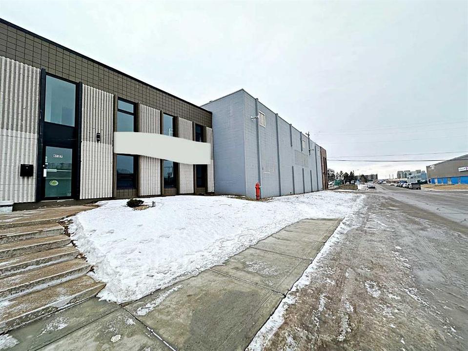 8127 Fraser Avenue, Fort McMurray, AB