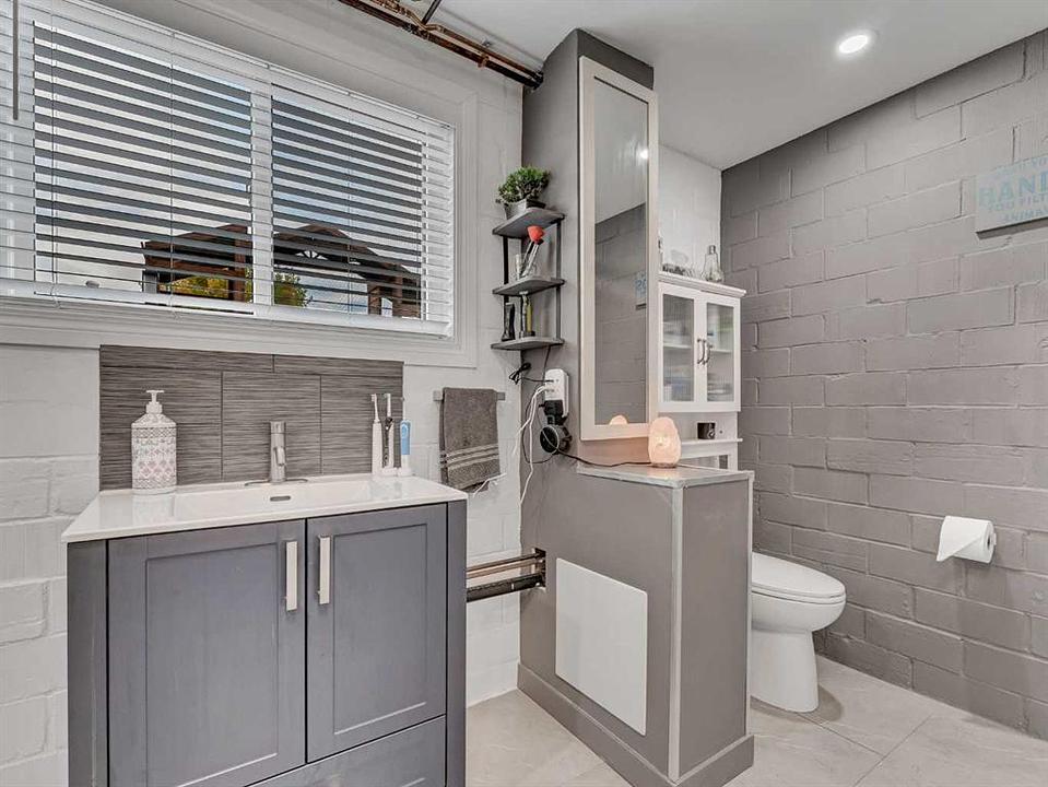133 South Railway Avenue, Irvine, AB