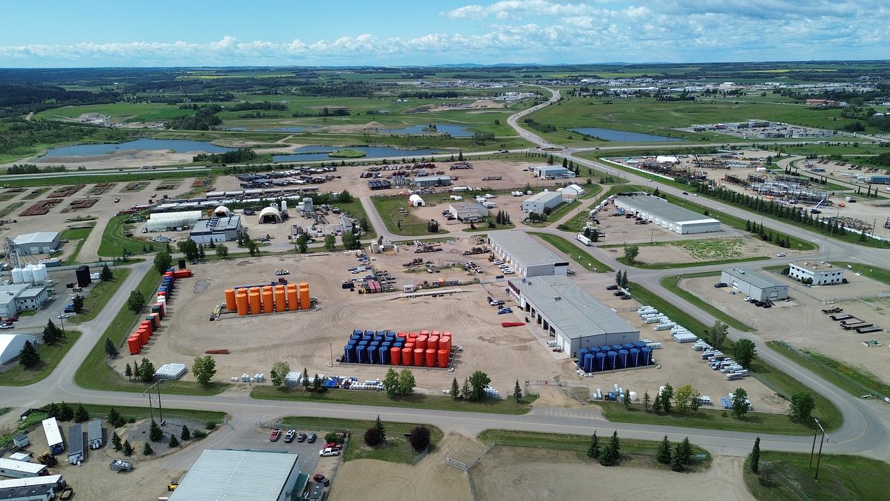 Building - 47 Street, Bentley, AB