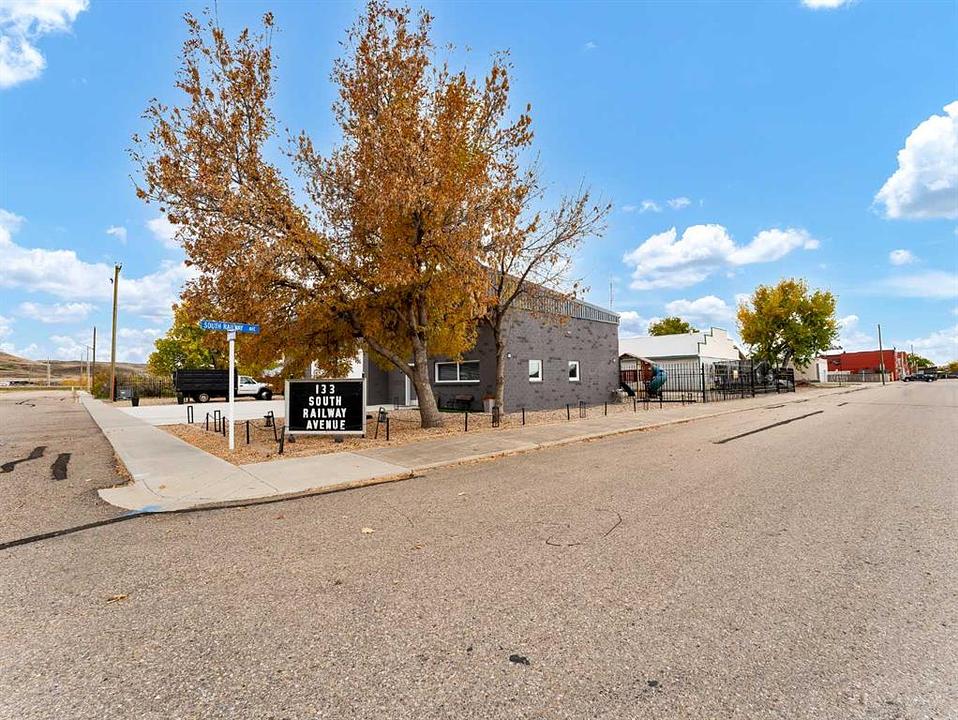 133 South Railway Avenue, Irvine, AB