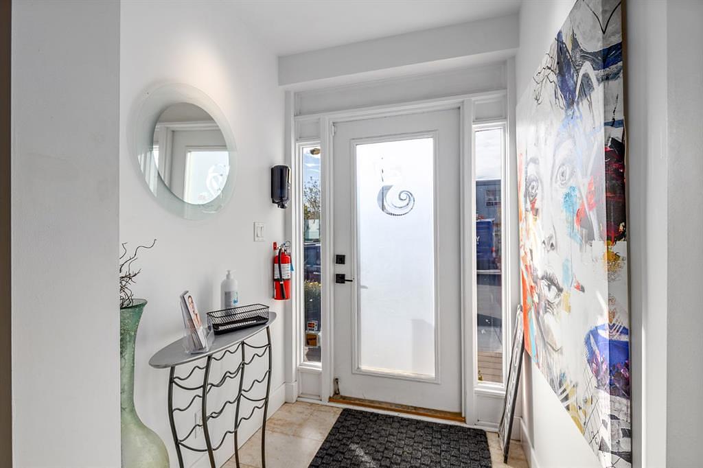2032 34 Avenue Southwest, Calgary, AB