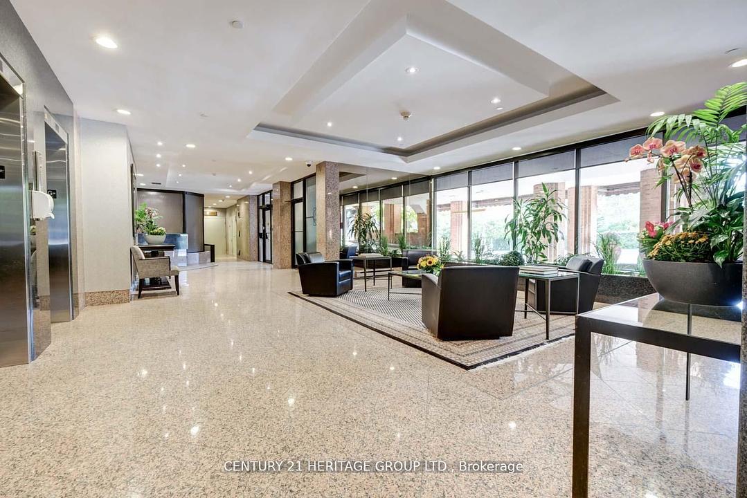 101 - 2900 Yonge Street, Toronto, ON