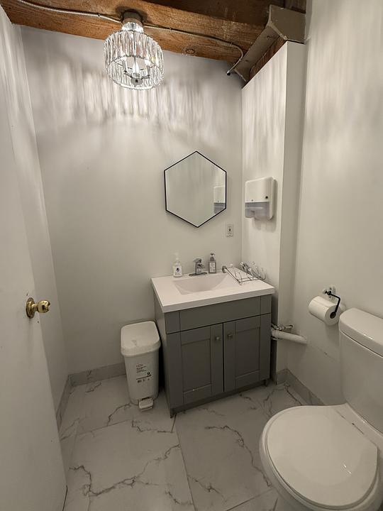 512 Beatty St, Vancouver, BC