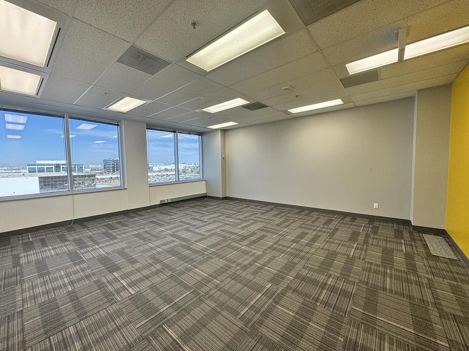 530 - 2680 Skymark Avenue, Mississauga, ON
