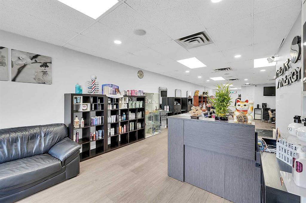 222 16 Avenue Northeast, Calgary, AB