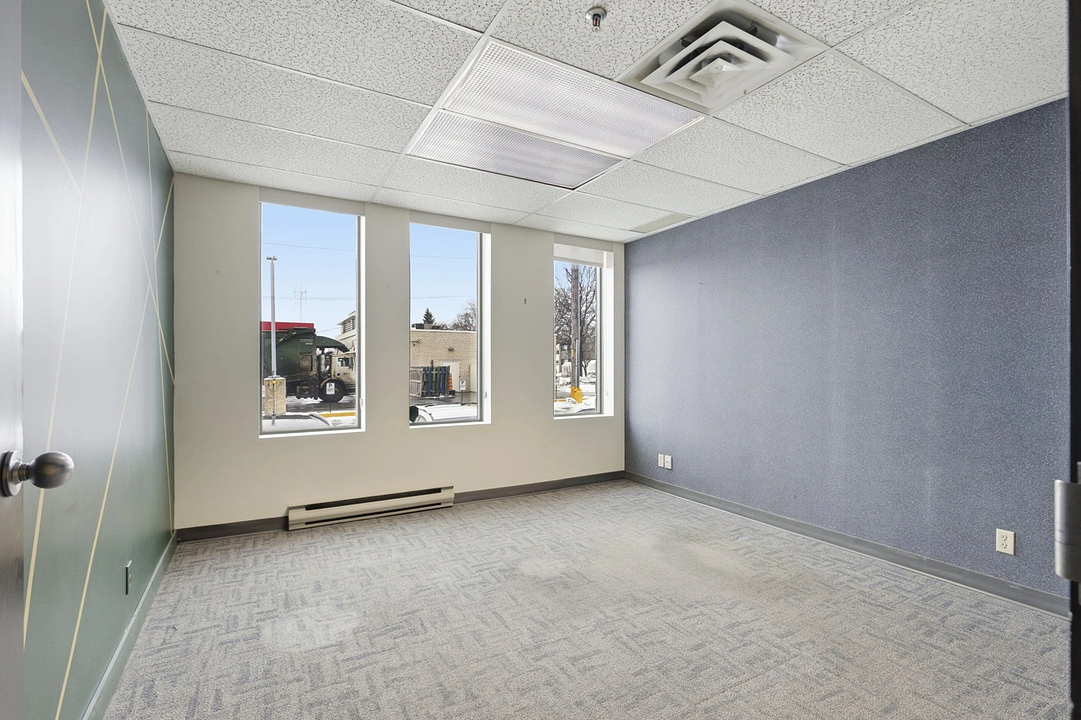 8162 - 8150 Boulevard Métropolitain Est, Montréal, QC