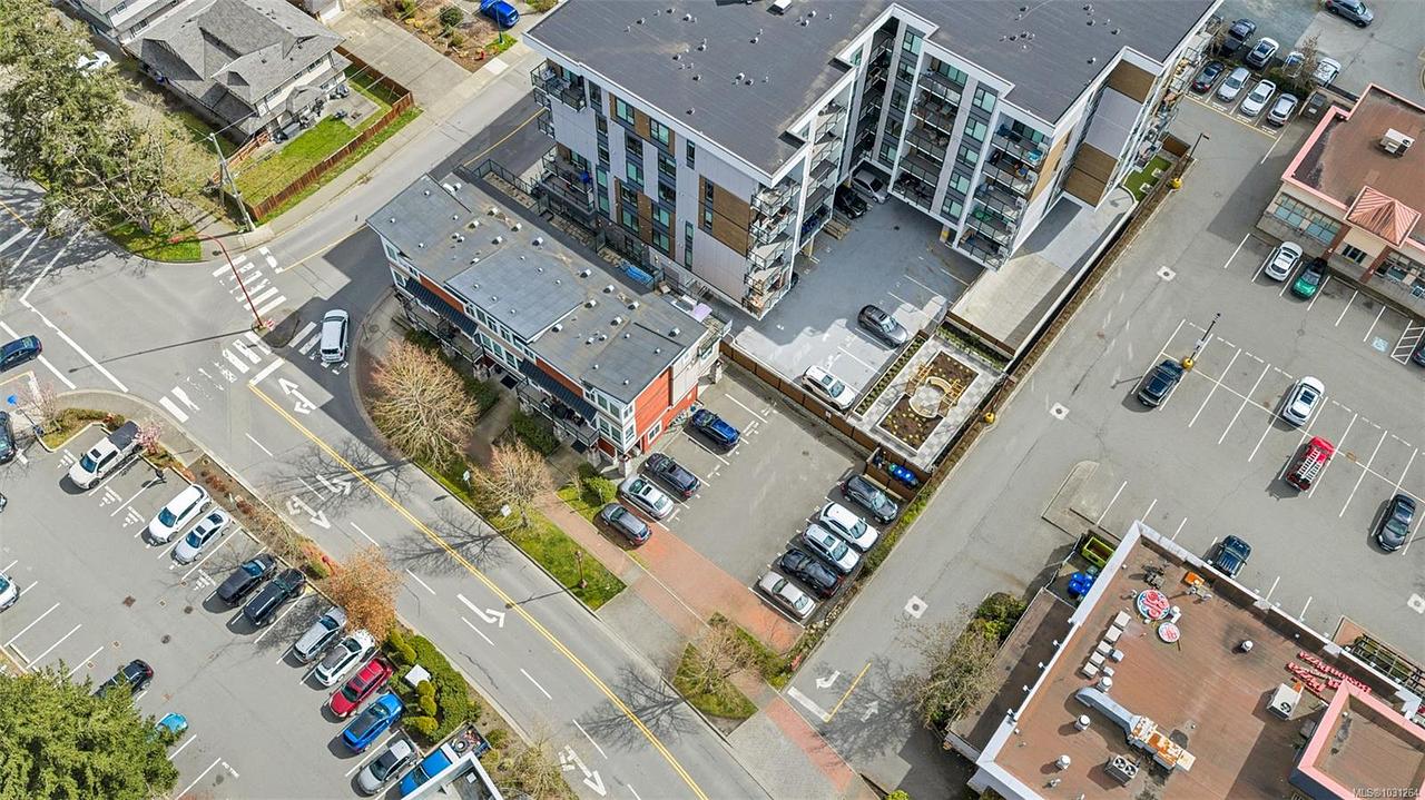 #111 - 689 Hoffman Avenue, Victoria, BC