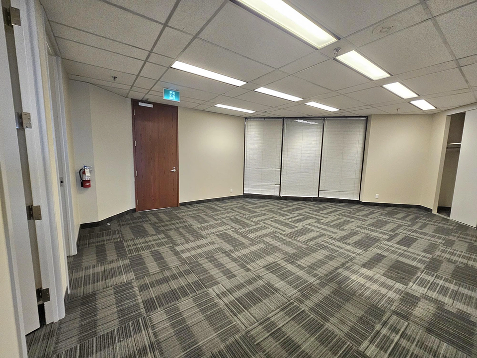 640 - 33 City Centre Drive, Mississauga, ON