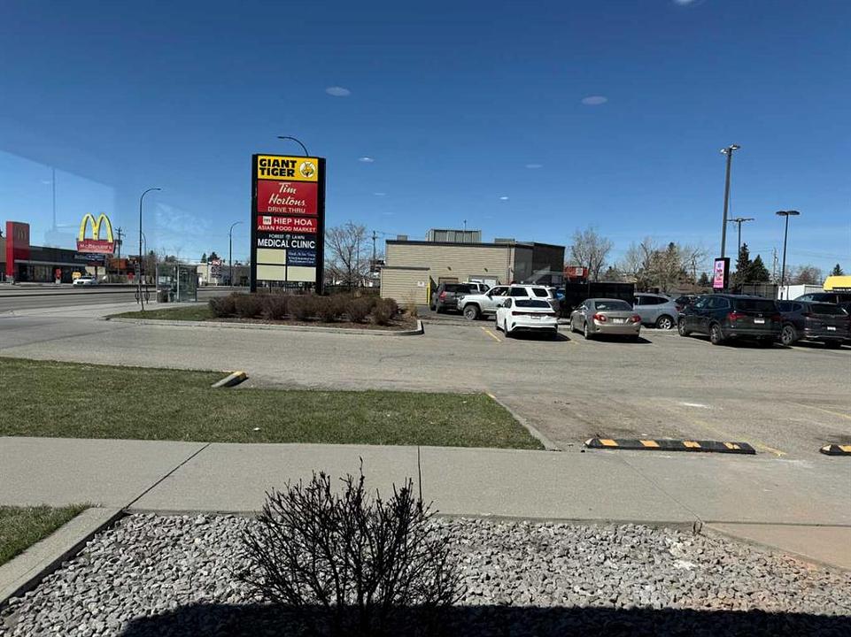 Q - 4710 17 Avenue Southeast, Calgary, AB