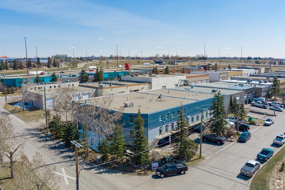 Bay 5 - 3 Skyline Crescent Northeast, Calgary, AB photo 3