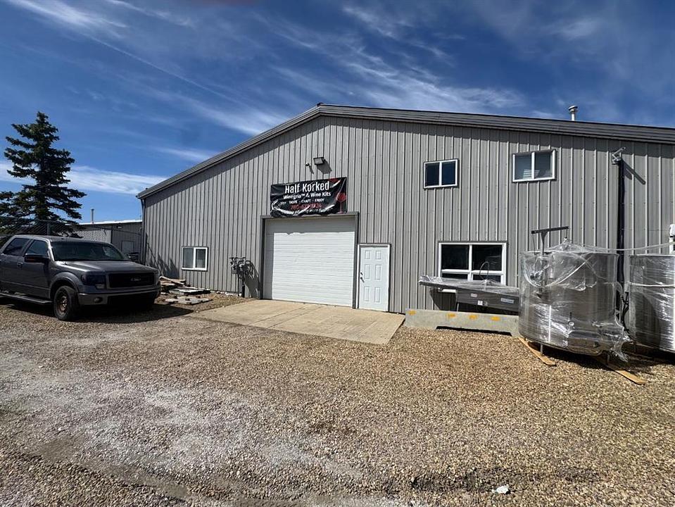 B - 6223 48 Avenue, Camrose, AB