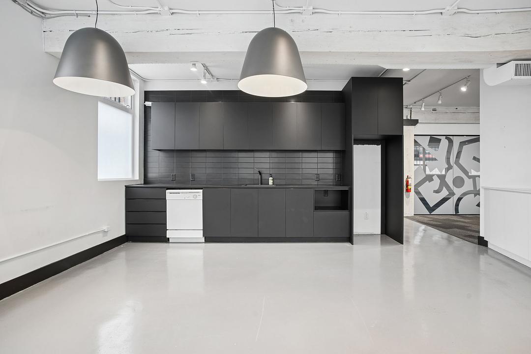37 Dunlevy Avenue, Vancouver, BC