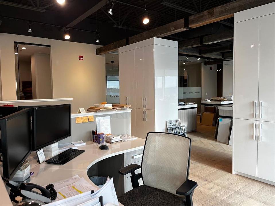 305 - 3223 5 Avenue Northeast, Calgary, AB