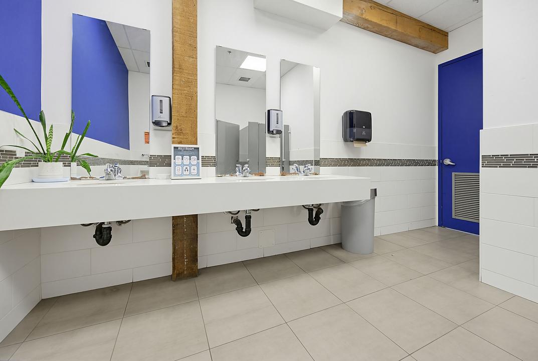 200 - 543 Seymour Street, Vancouver, BC