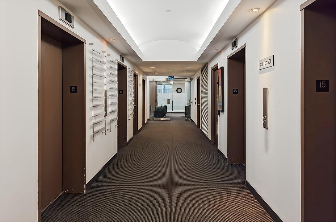 4 Robert Speck Parkway, Mississauga, ON