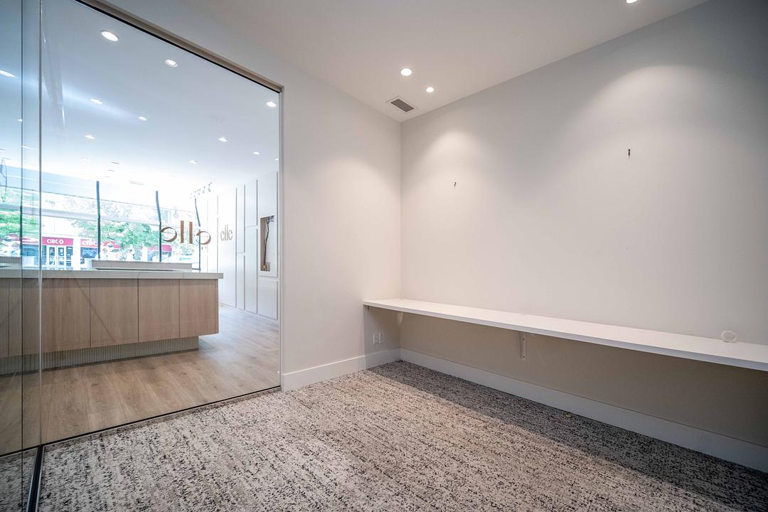 A - 1604 Lonsdale Avenue, North Vancouver, BC