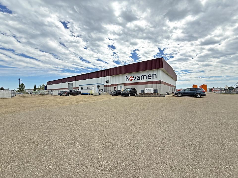 Building - 47 Street, Bentley, AB