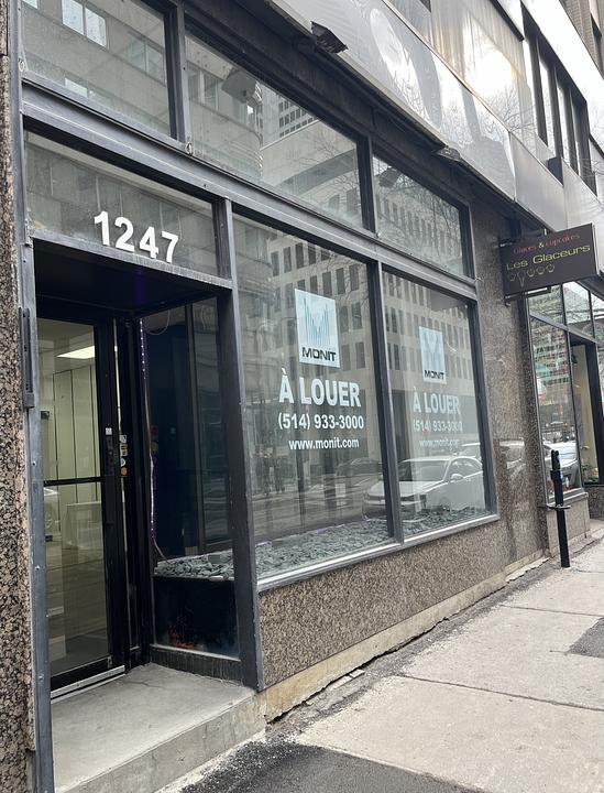 1247 Boulevard Robert-Bourassa, Montréal, QC