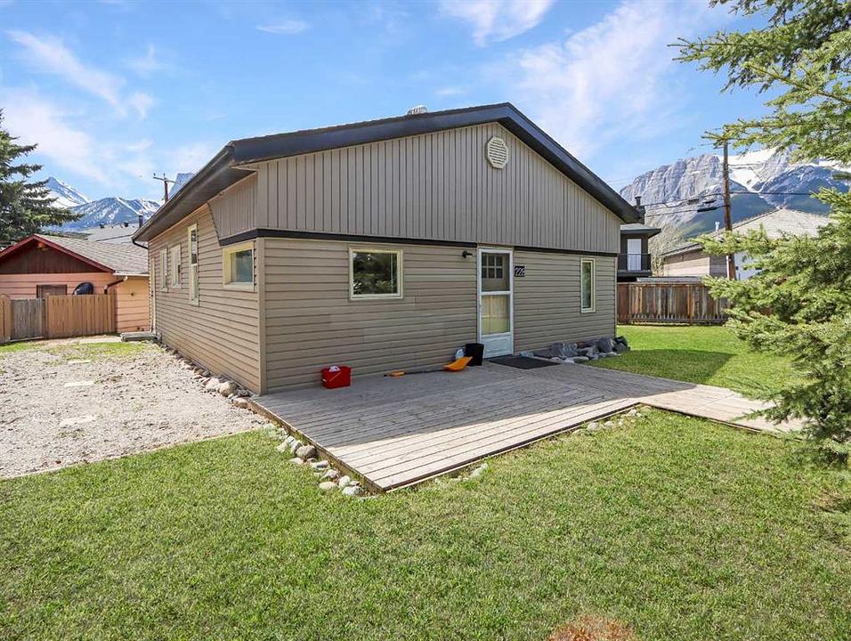 228 17 Street, Canmore, AB