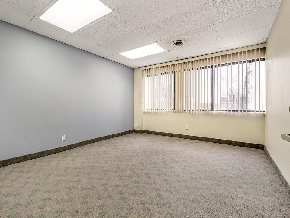 200 - 120 8 Street South, Lethbridge, AB