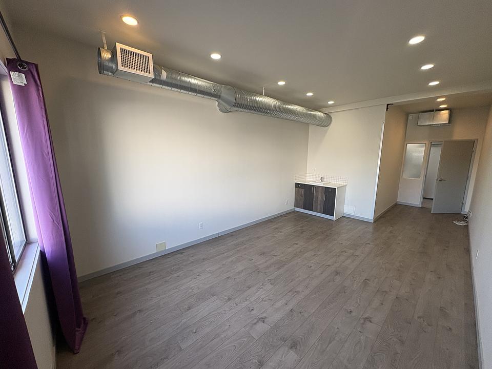 204 - 7877B Kingsway , Burnaby , BC