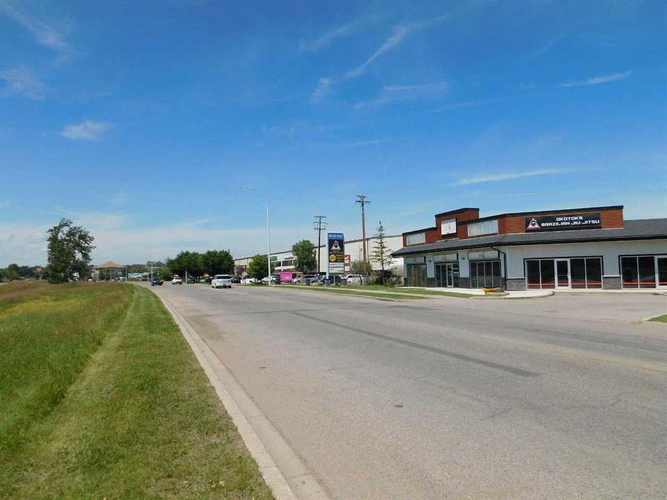 #2 - 220 North Railway Street, Okotoks, AB