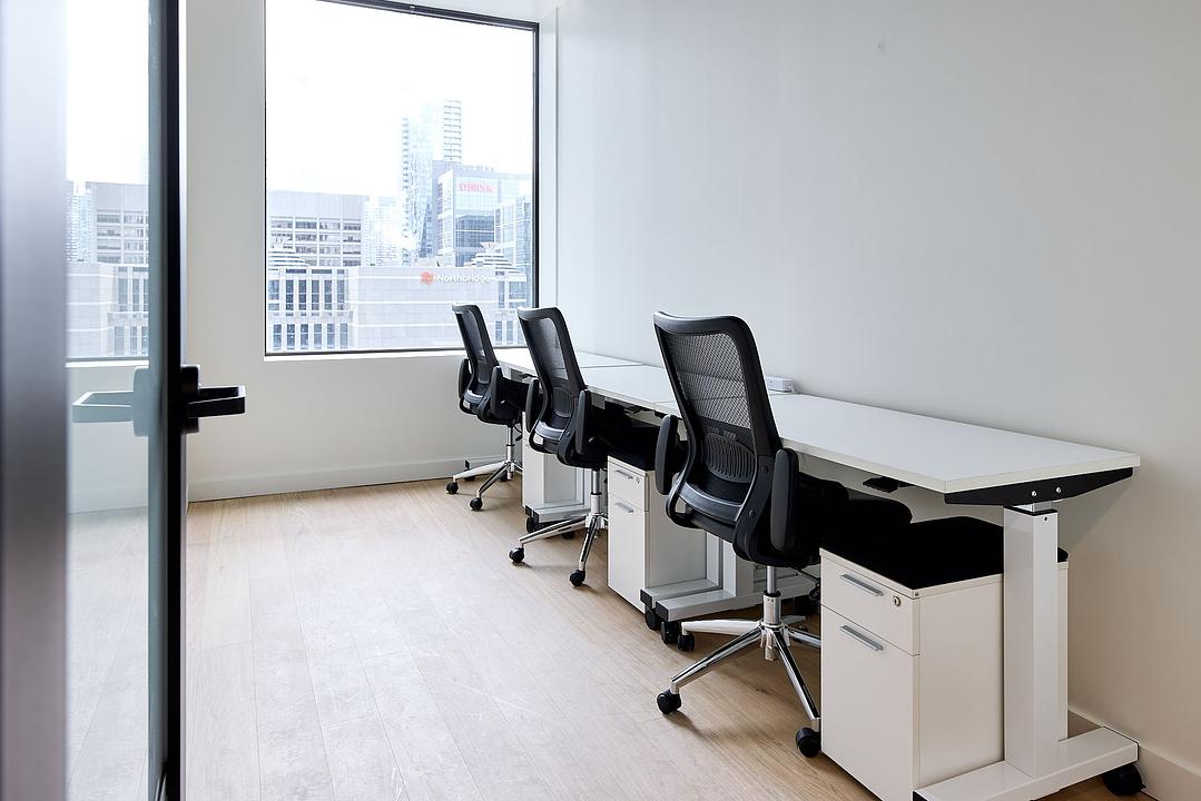 605-04 - 302 Bay Street, Toronto, ON