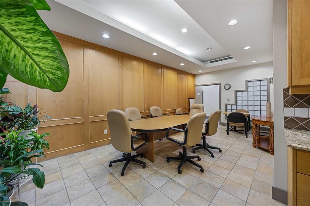 204 - 4603 Varsity Drive Northwest, Calgary, AB