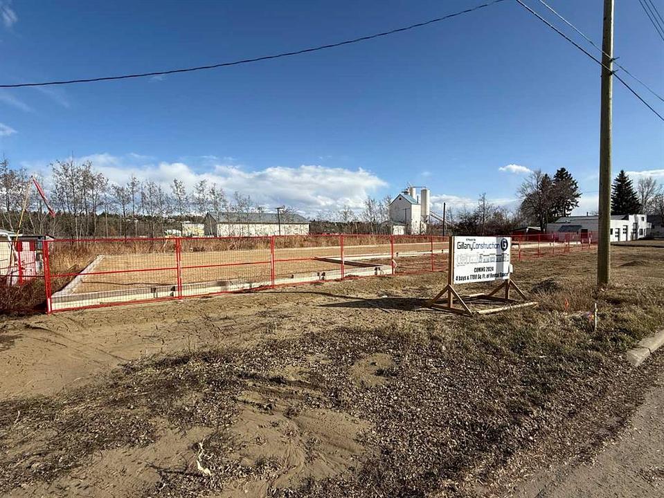 100 - 5407 50 Street, Ponoka, AB