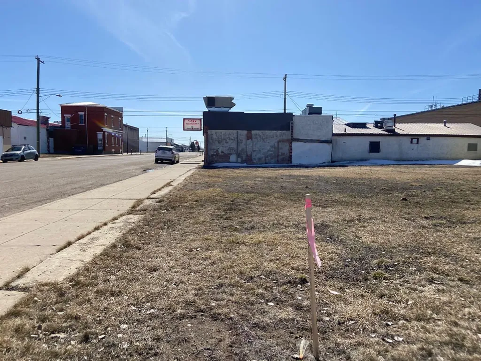 305-307 1 Street West, Hanna, AB