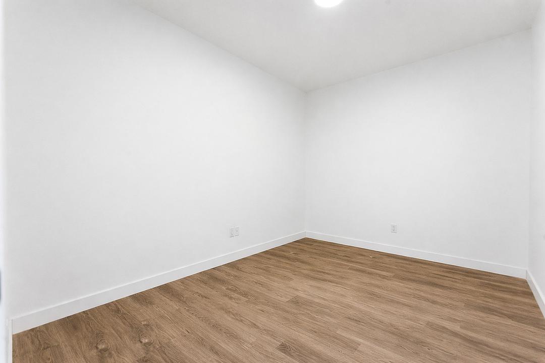 111 - 3360 16 Street Southwest, Calgary, AB