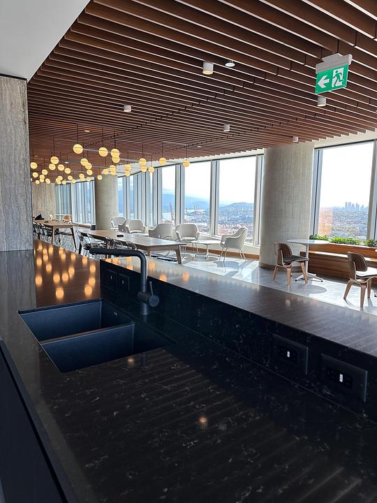 890 - 320 Granville Street, Vancouver, BC