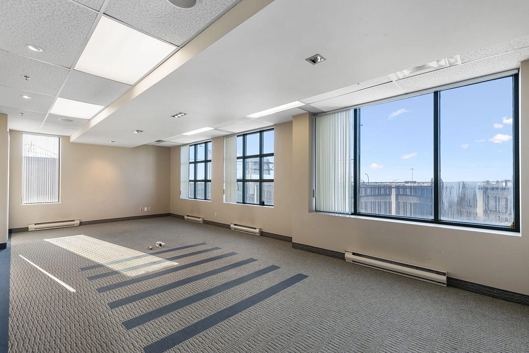 230 - 8150 Boulevard Métropolitain Est, Montréal, QC