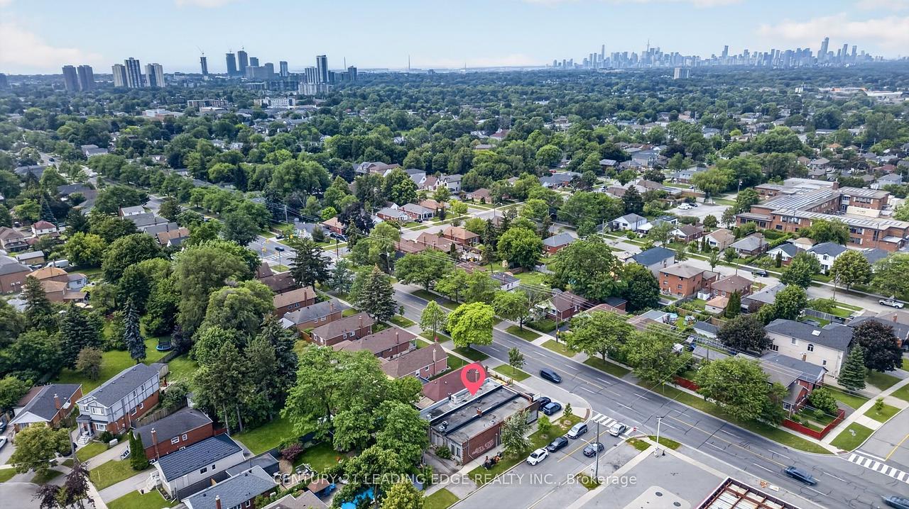 741 Pharmacy Avenue, Toronto, ON