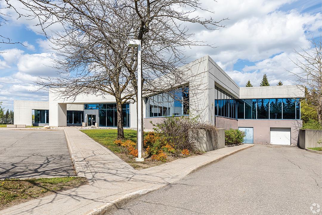 2505 St Laurent Blvd, Ottawa, ON