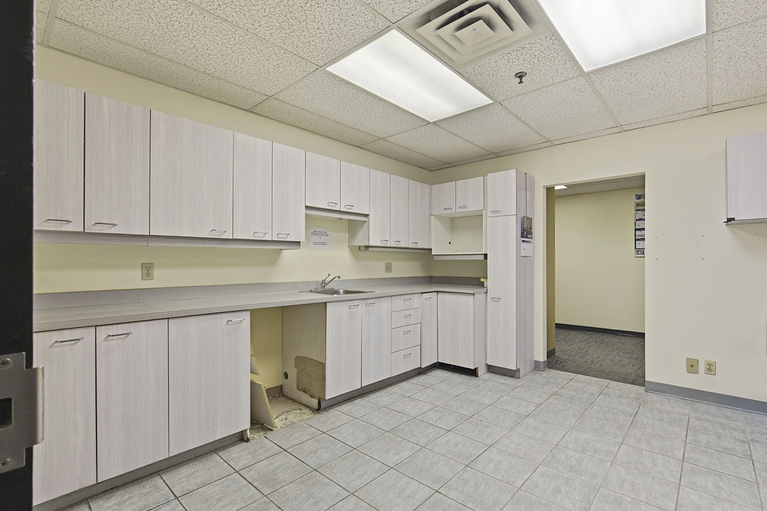 8162 - 8150 Boulevard Métropolitain Est, Montréal, QC