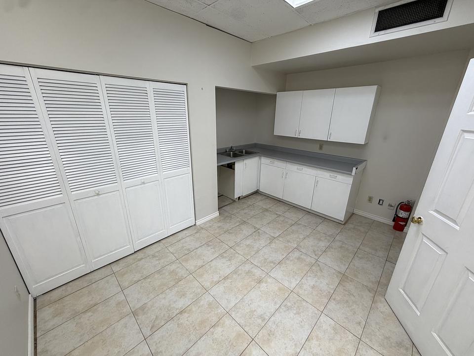 309 - 6411 Buswell St, Richmond, BC