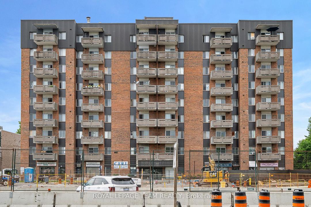 945D Richmond Road, Ottawa, ON