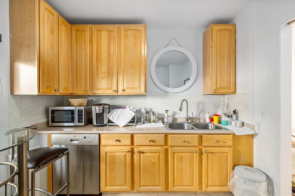 2032 34 Avenue Southwest, Calgary, AB