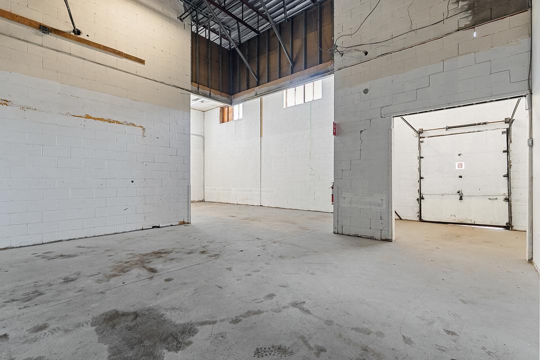 Warehouse - 2699 Avenue Watt, Québec, QC