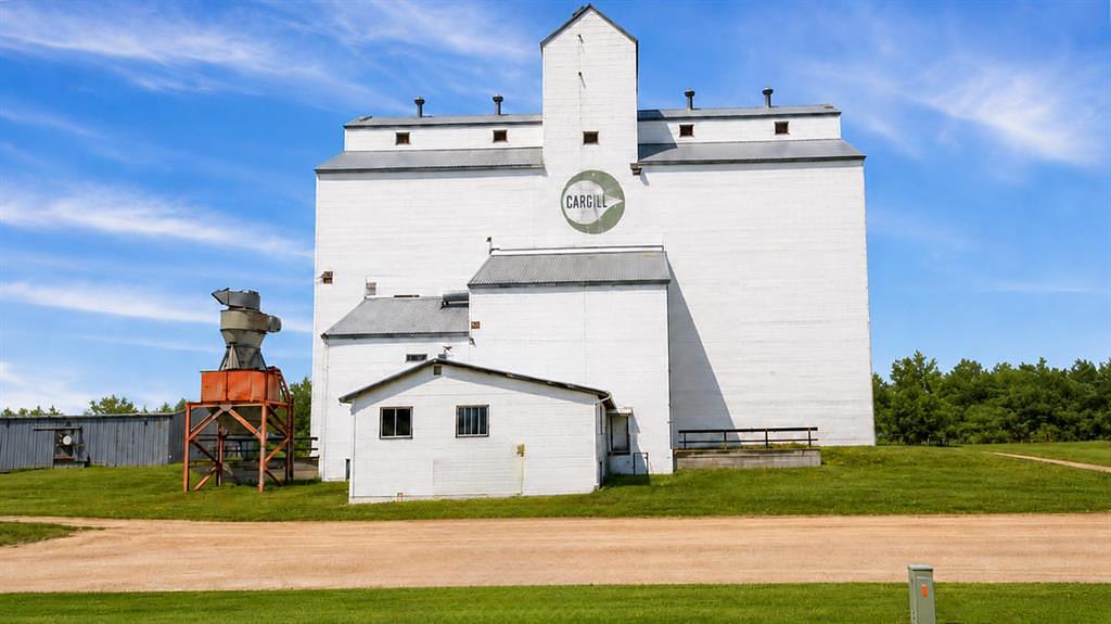 204 Railway Avenue North, Marwayne, AB