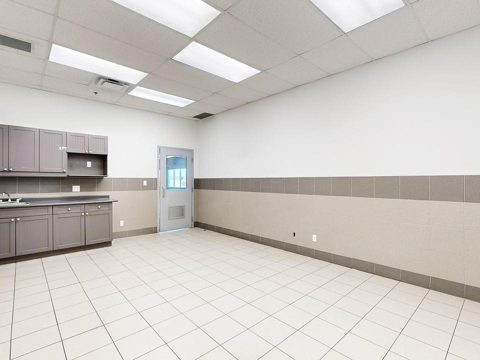 B - 1060 B Lorimar Drive, Mississauga, ON